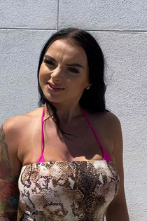Big titty babe Payton Preslee Has A Friendly Face-00