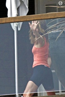 Jennifer Aniston In The Spotlights-08